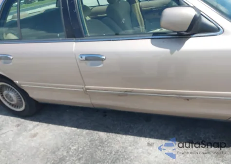 1997 Mercury Grand Marquis Gs z USA, uszkodzony, nr VIN 2MELM74W6VX735842